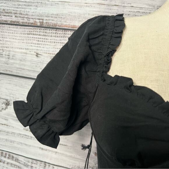 ASTR the Label XS Feronia Top in Black Smocked Back Boned Coquette Puff Shoulder - Picture 4 of 13